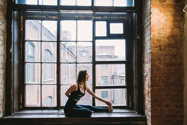 https://negativespace.co/woman-exercise-window-yoga/